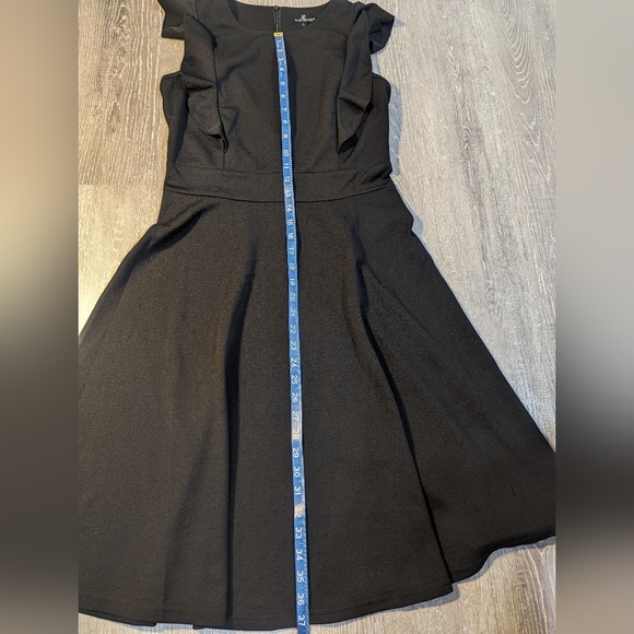 Yathon Ruffle Dress - Picture 9 of 12